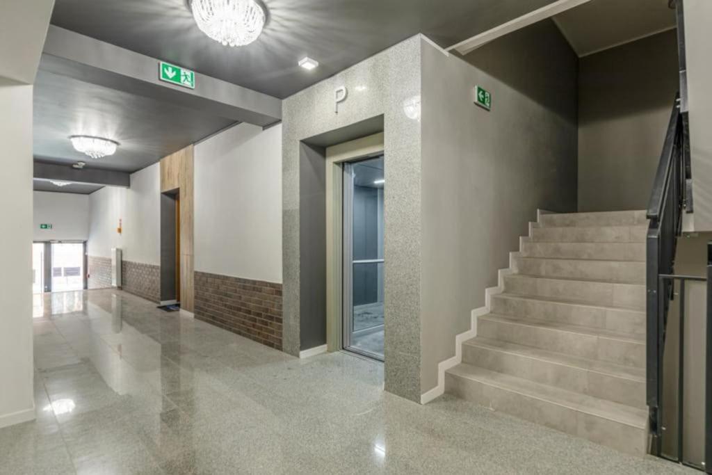 Modern Riverside Apartment With Free Parking Space Шчечин Екстериор снимка