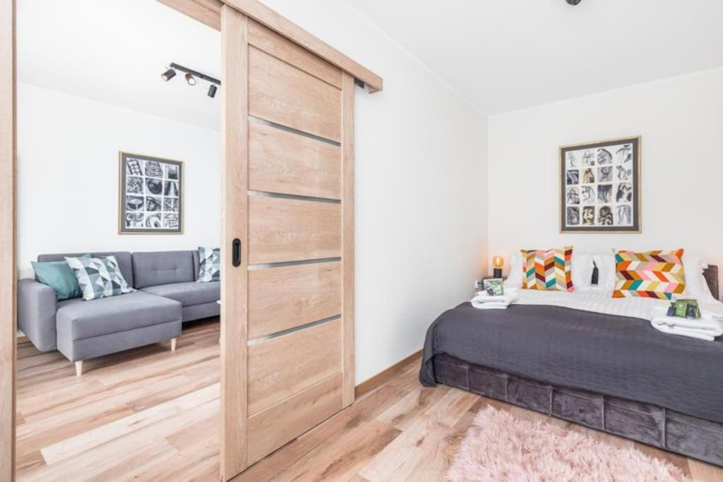 Modern Riverside Apartment With Free Parking Space Шчечин Екстериор снимка