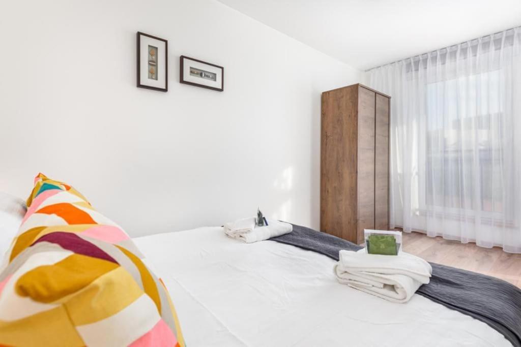 Modern Riverside Apartment With Free Parking Space Шчечин Екстериор снимка